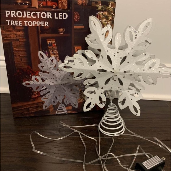 LED Snowflake Tree Topper - Picture 2 of 4